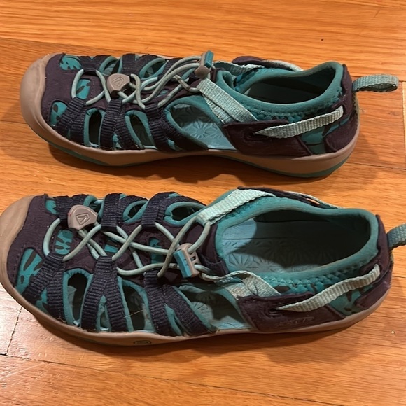 KEEN boys moxie sandals in turquoise size 1. - Picture 2 of 6
